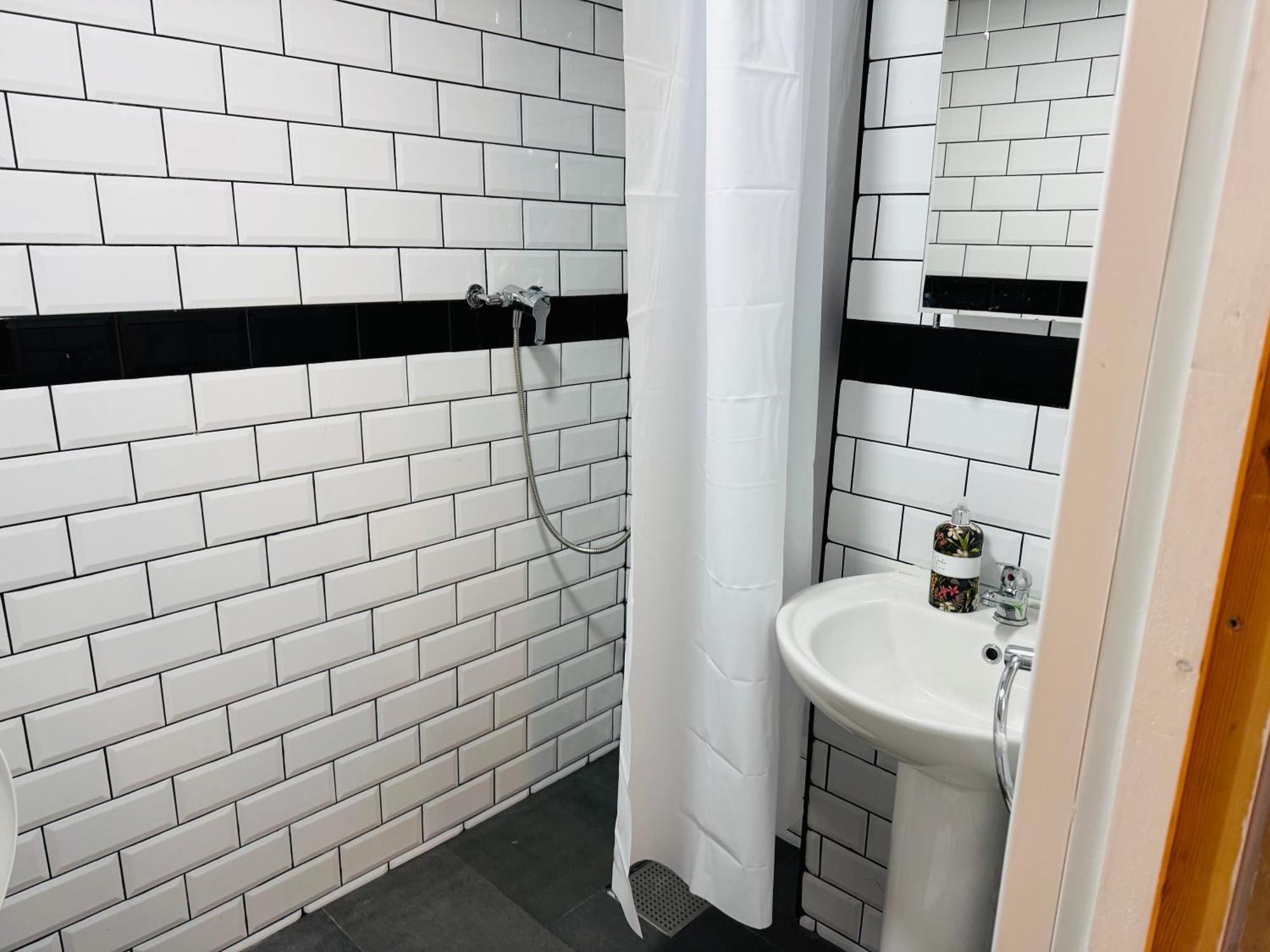 Hotel 24-7 Express Newport  Ngoại thất bức ảnh